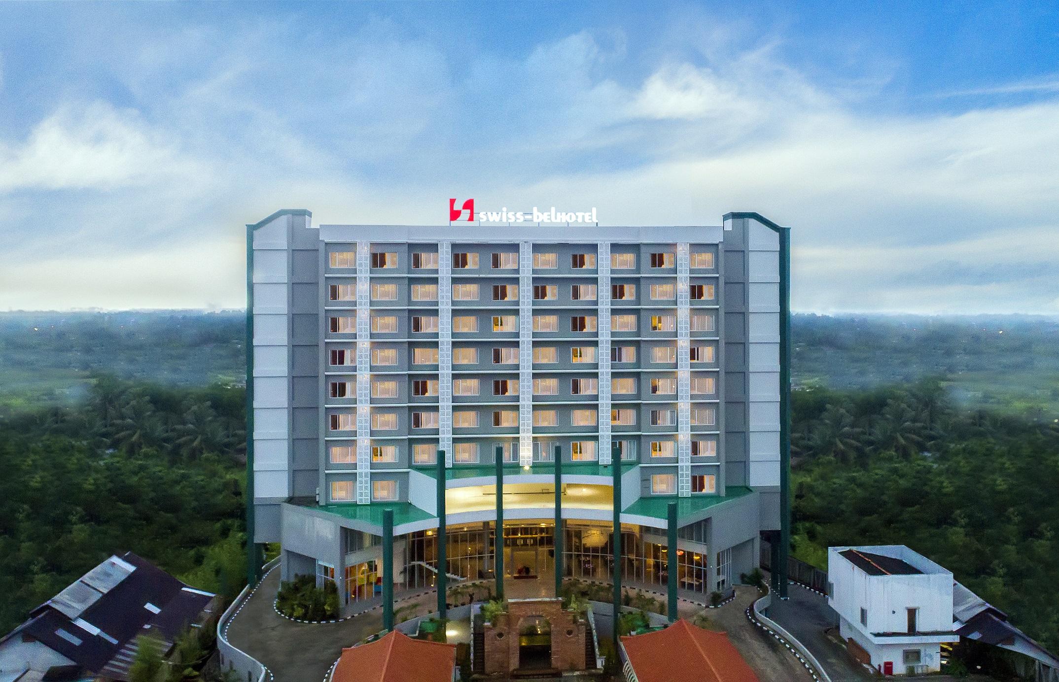 Swiss-Belhotel Pangkalpinang Pangkal Pinang Exterior photo